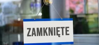 tabliczka z napisem zamknięte